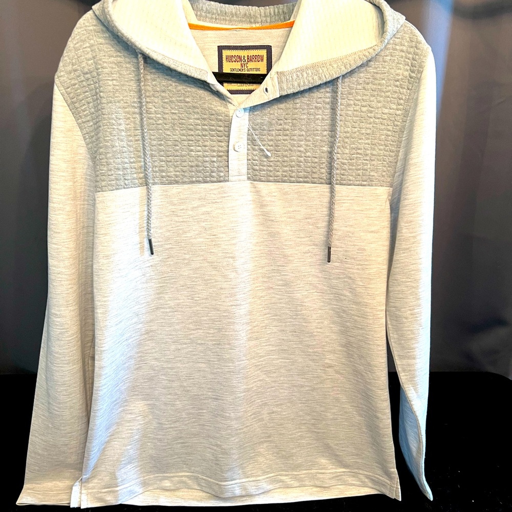 NWOT Hudson & Barrow NYC men’s long sleeve gray color block hoodie. Size Med